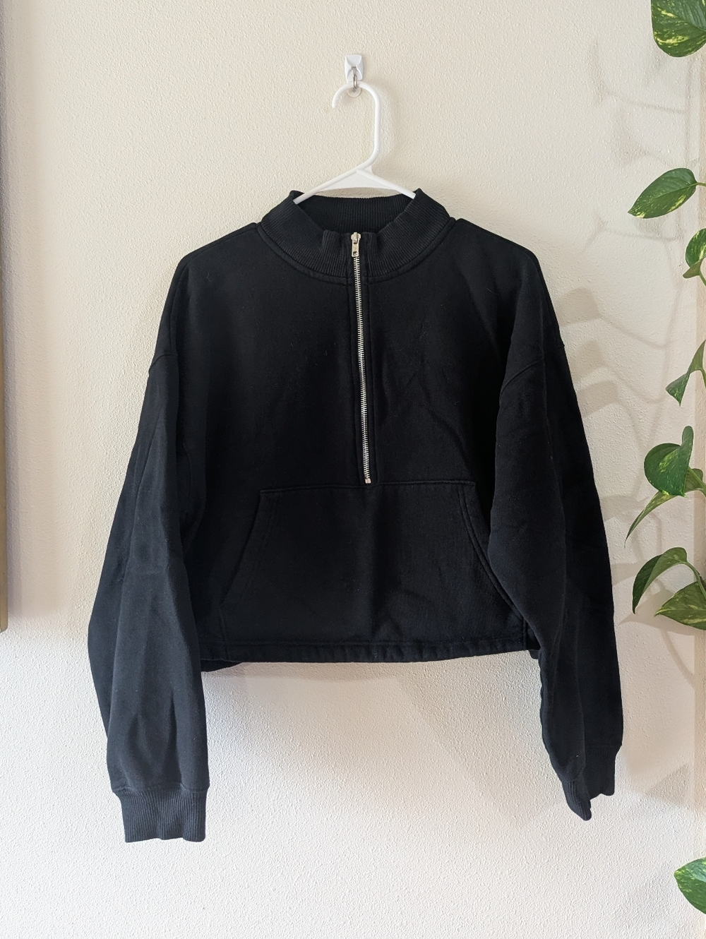 Black Cropped Sweatshirt